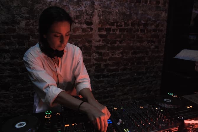 Photo of set Ece Özel.