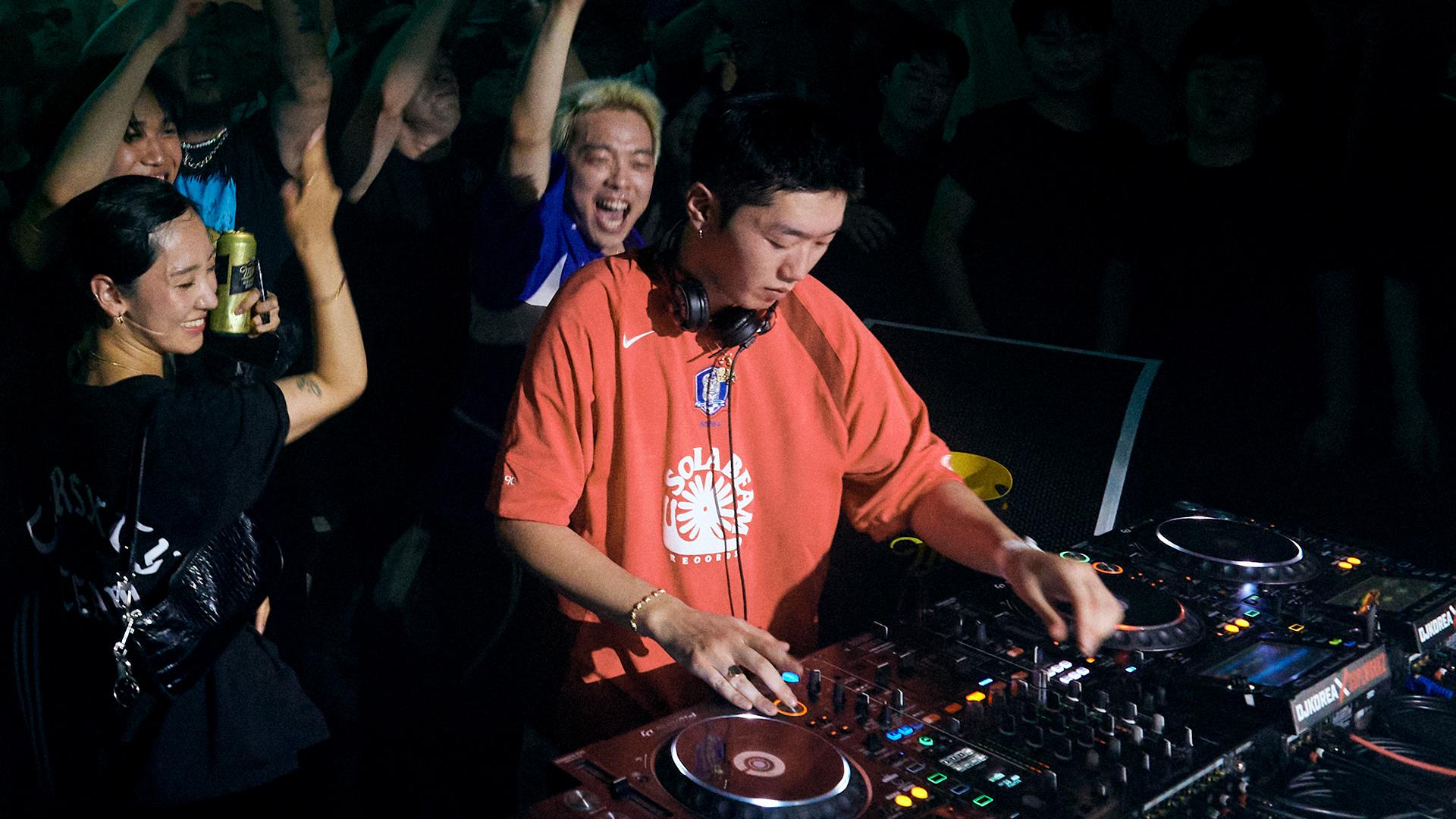 Photo of set DJ CO.KR.