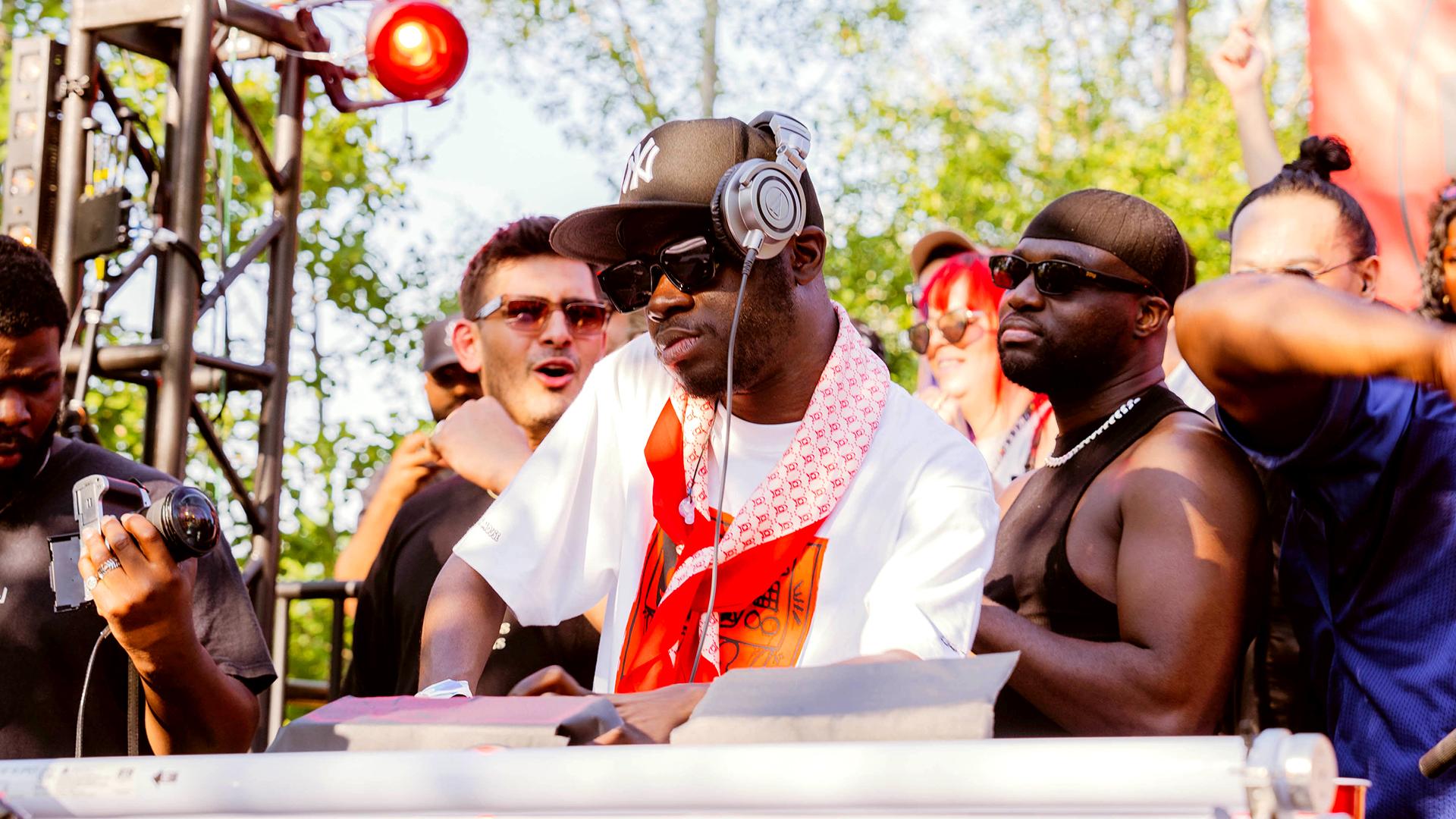 Photo of set DJ Kwamzy.