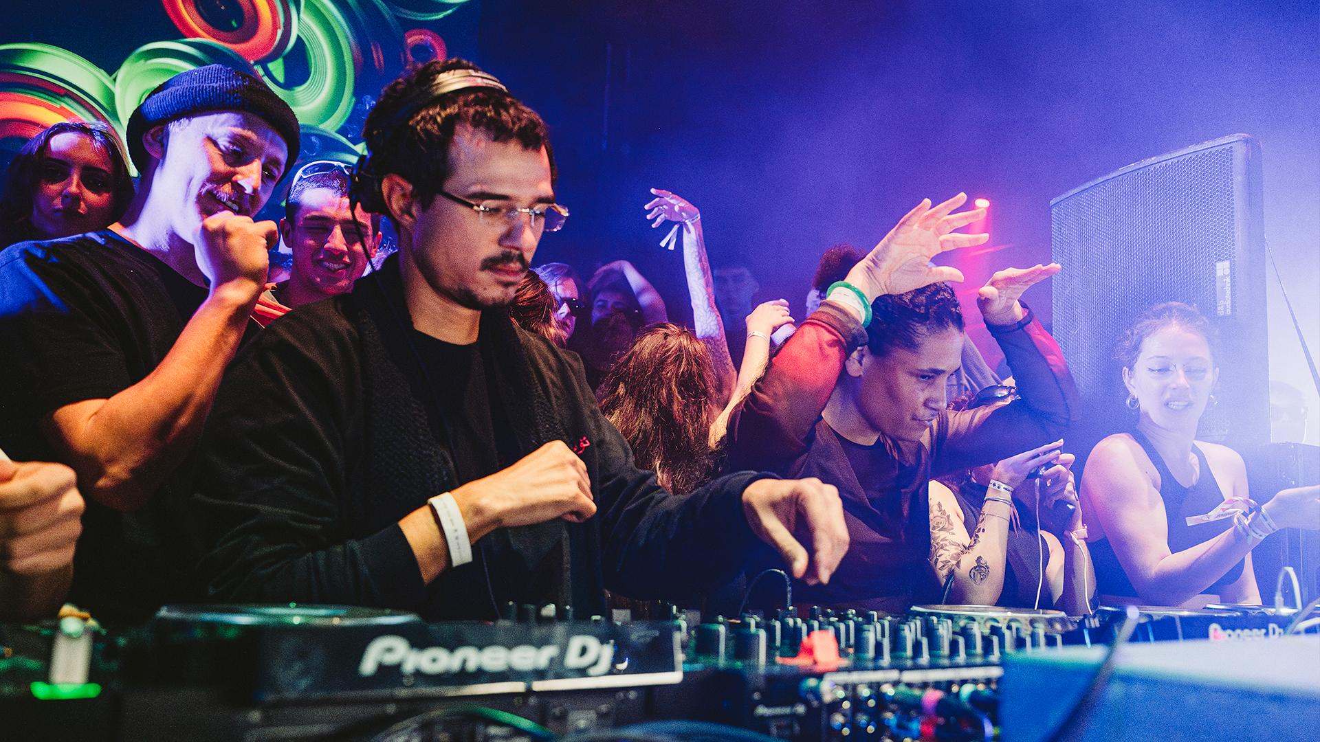 Photo of set DJ Plead b2b rRoxymore.