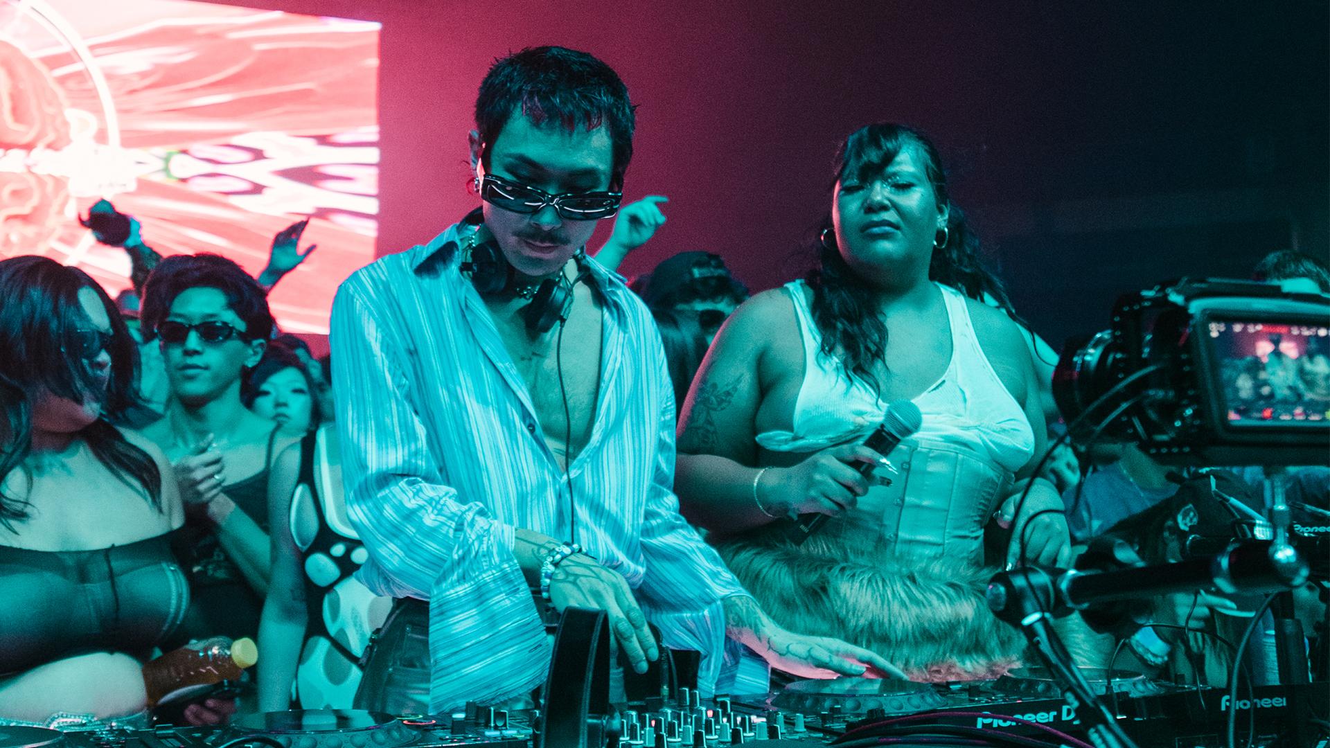 Photo of set fagofcolour and PRADO MONROE.