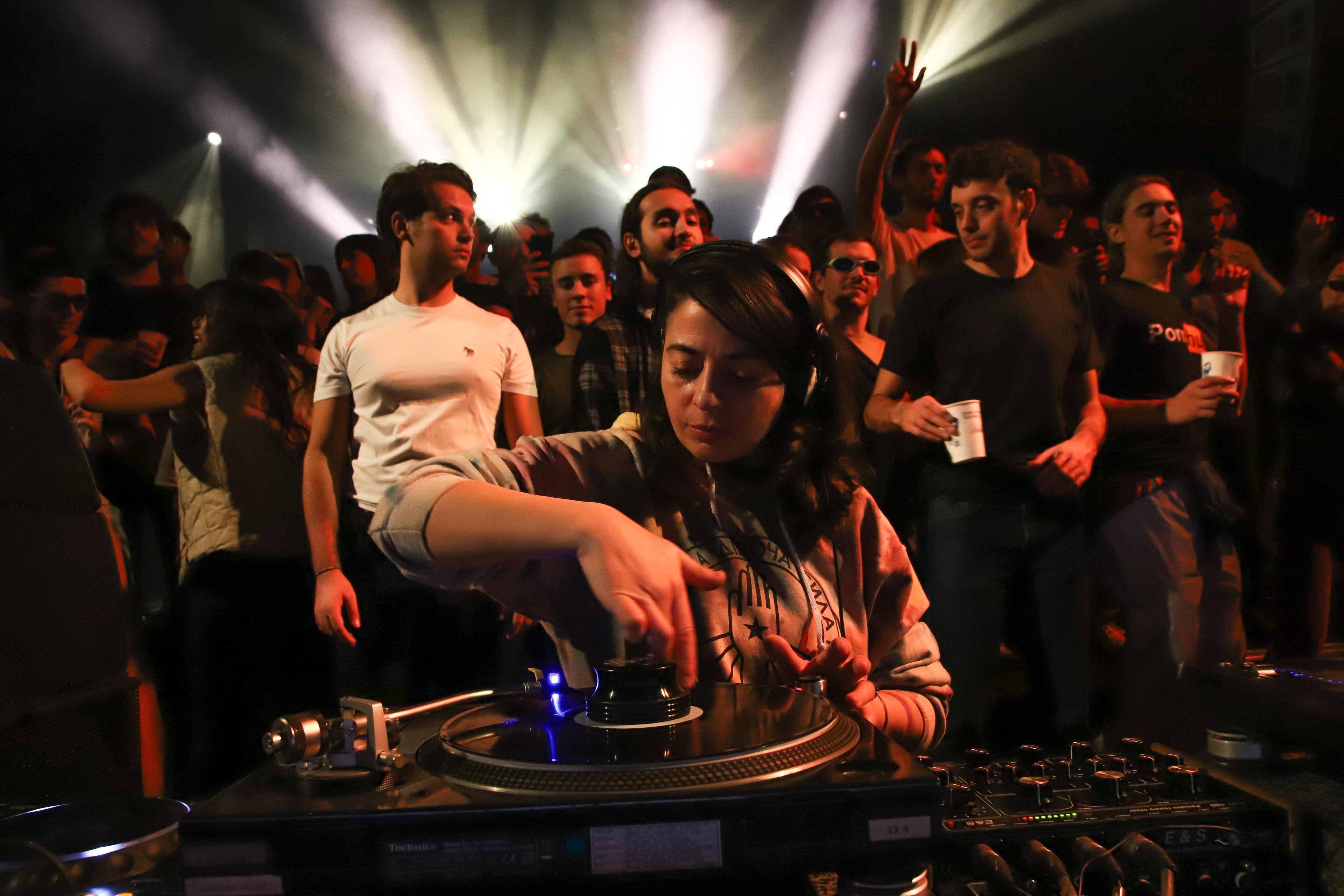Photo of set Maayan Nidam.
