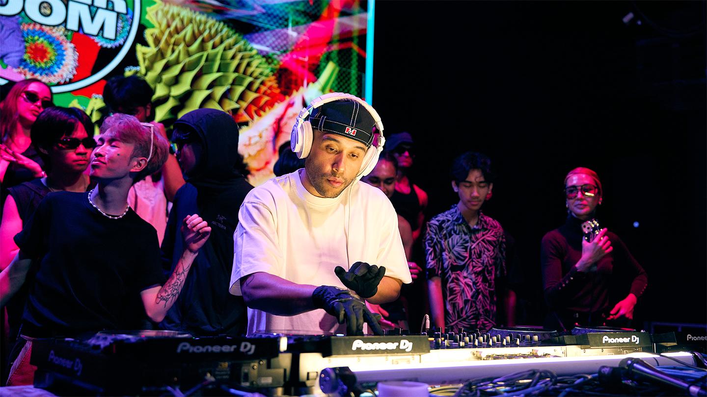 Photo of set Jax Jones.