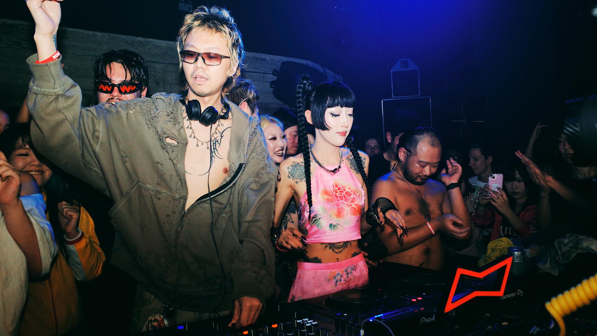Photo of set W.X.M B2B SØA.