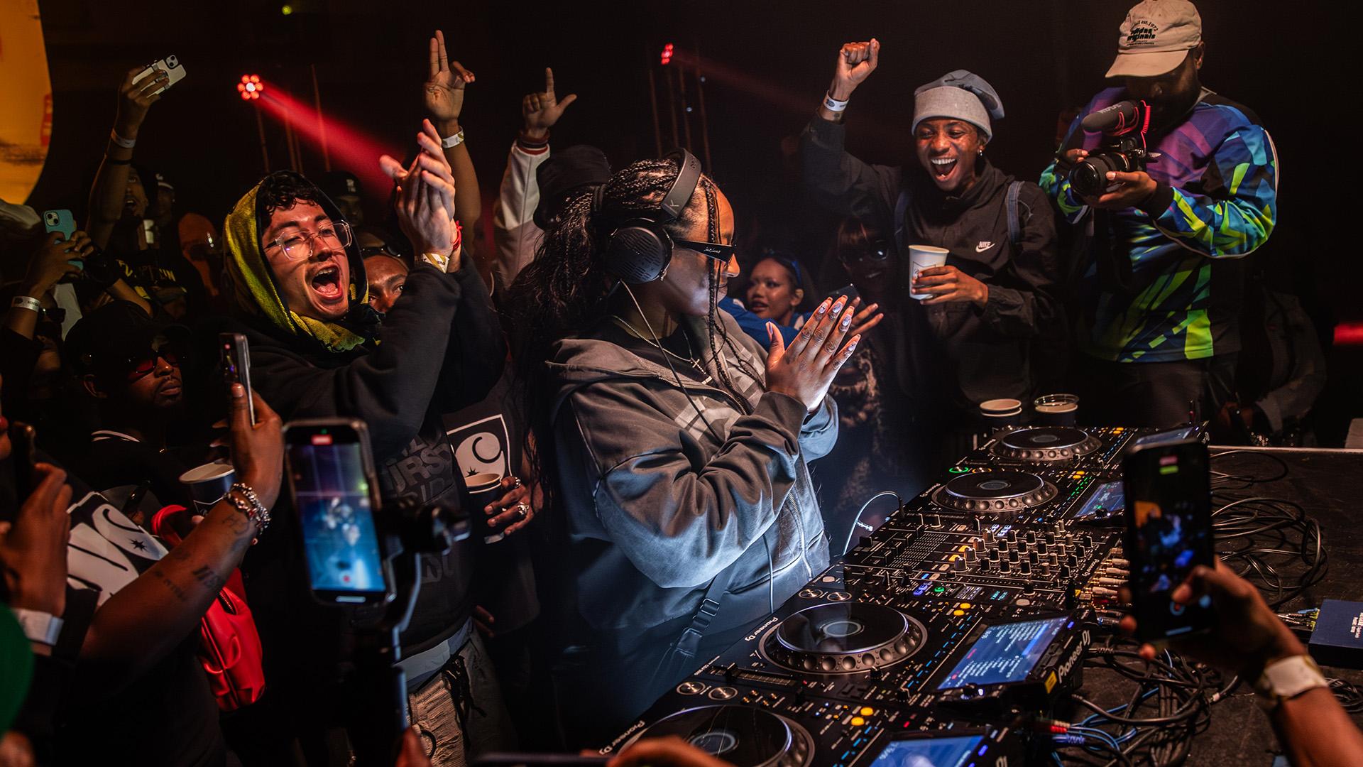 Photo of set WondaGurl.