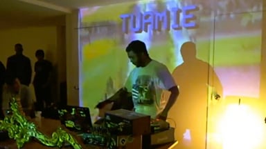 Photo of set Tuamie.
