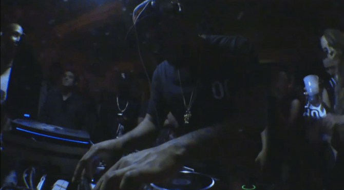 Photo of set DJ Sliink.