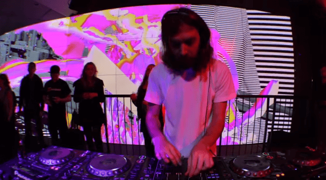 Photo of set Breakbot.