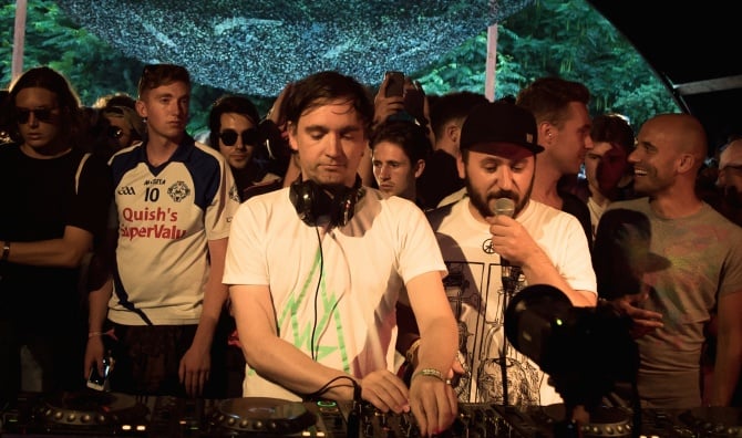 Photo of set Peter van Hoesen.