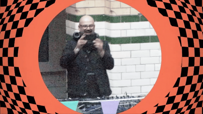 Photo of set Jon Dasilva.