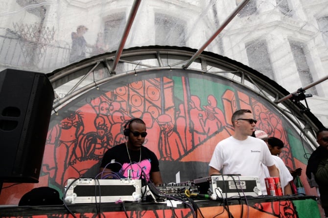 Photo of set DJ Q.