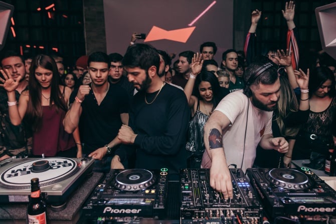Photo of set Mansvr x Leeon.