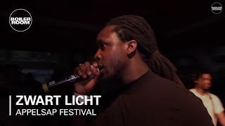 Photo of set Zwart Licht.