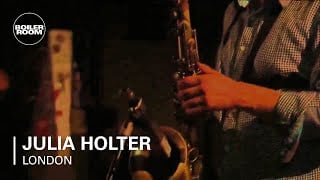 Photo of set Julia Holter.