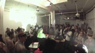 Photo of set DJ Qu.