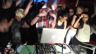 Photo of set Shlohmo 60 Min Mix.