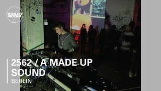 Photo of set 2562 / A Made Up Sound.