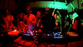 Photo of set DJ Q.