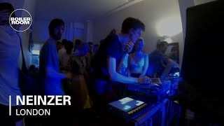 Photo of set Neinzer.