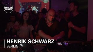 Photo of set Henrik Schwarz.