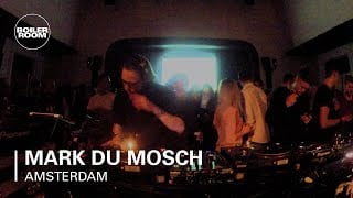 Photo of set Mark Du Mosch.
