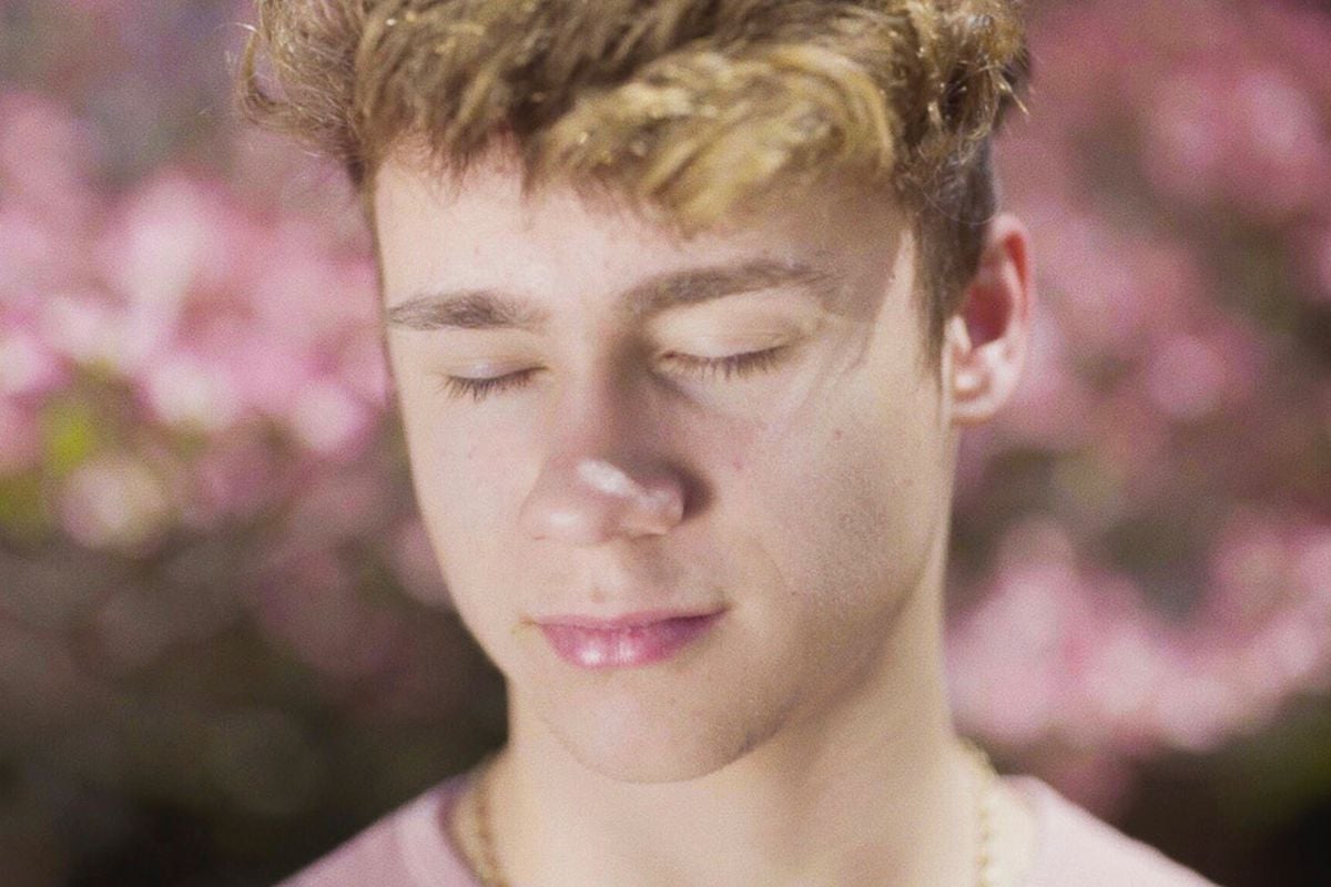 Photo of set Jawline.