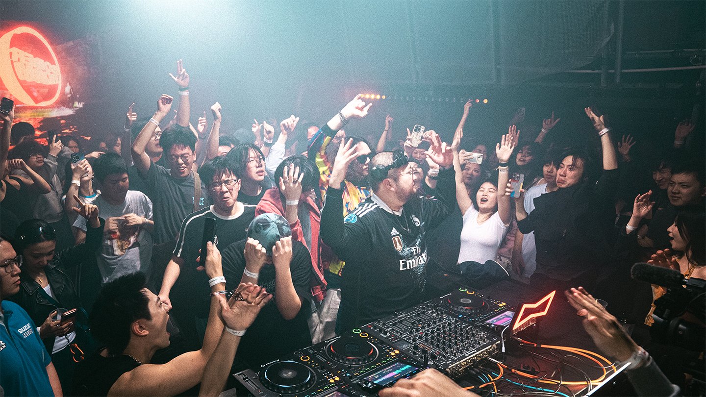 Photo of set DJ 86.