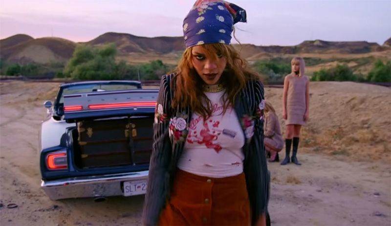 Photo of set Rihanna: 'Bitch Better Have My Money'.