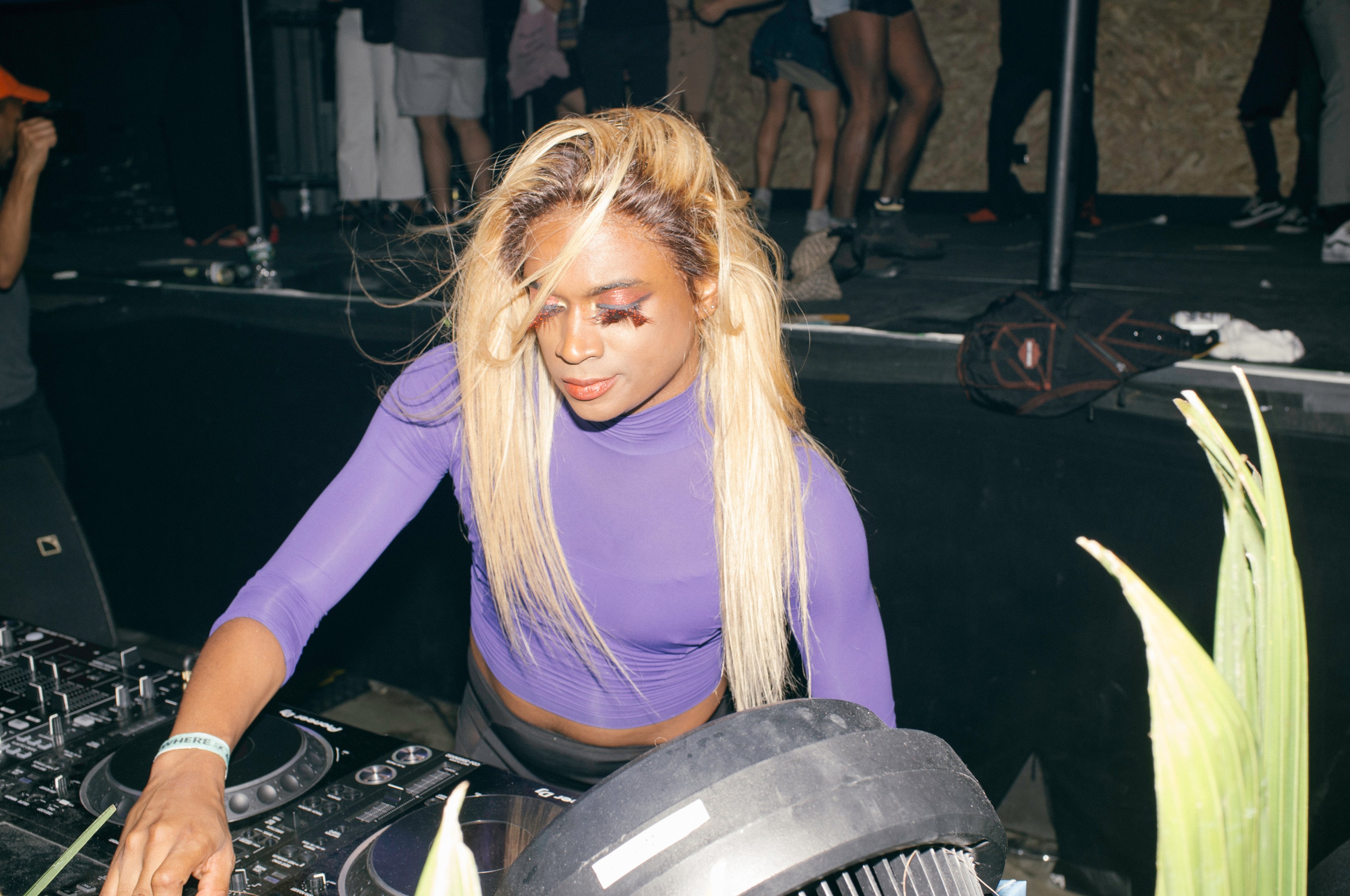 Photo of set Lotic.
