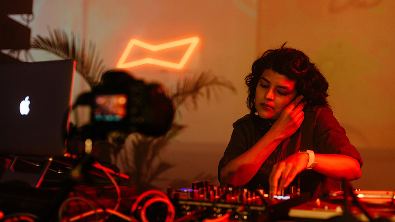 Photo of set Kini Rao.