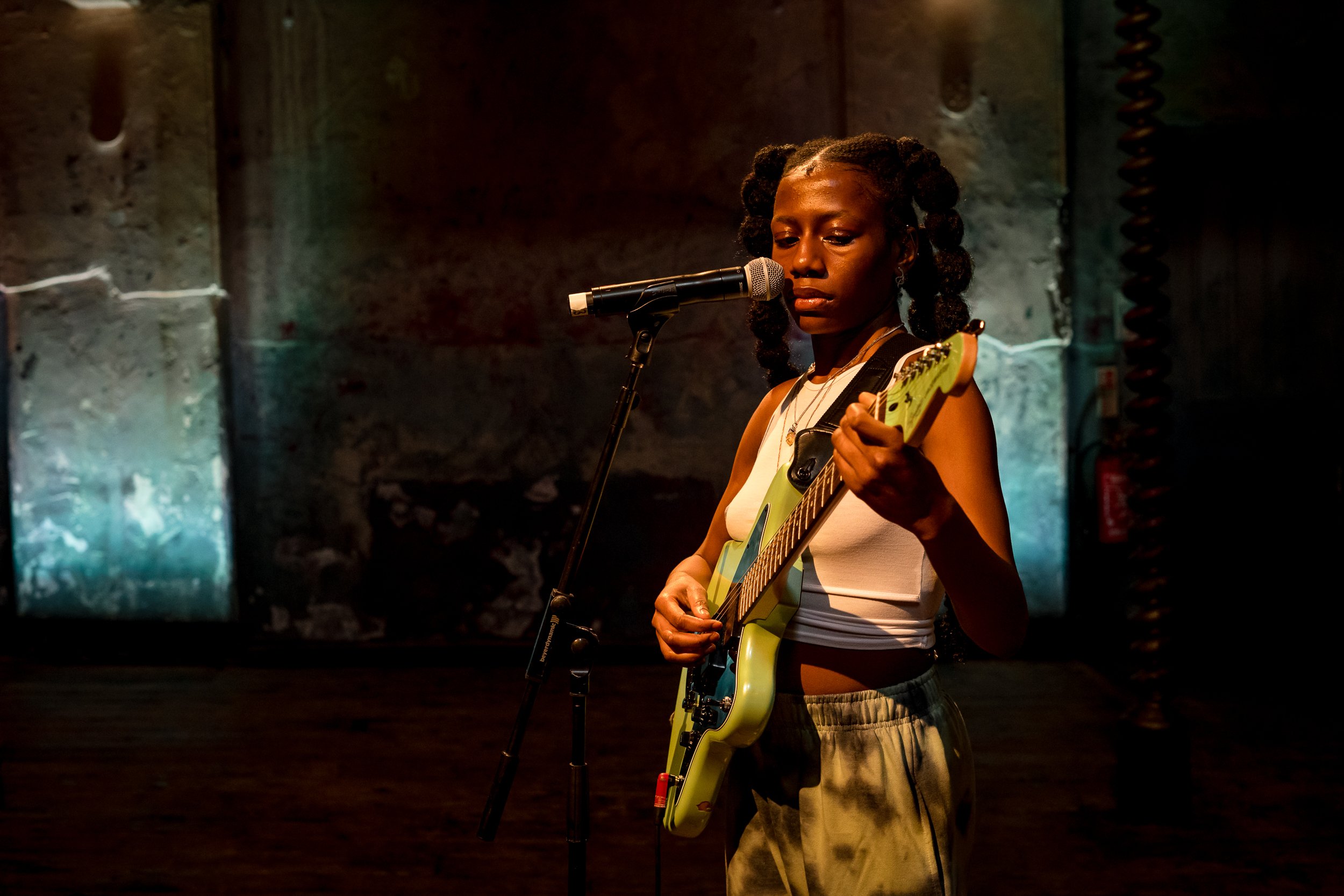 Photo of set BINA.