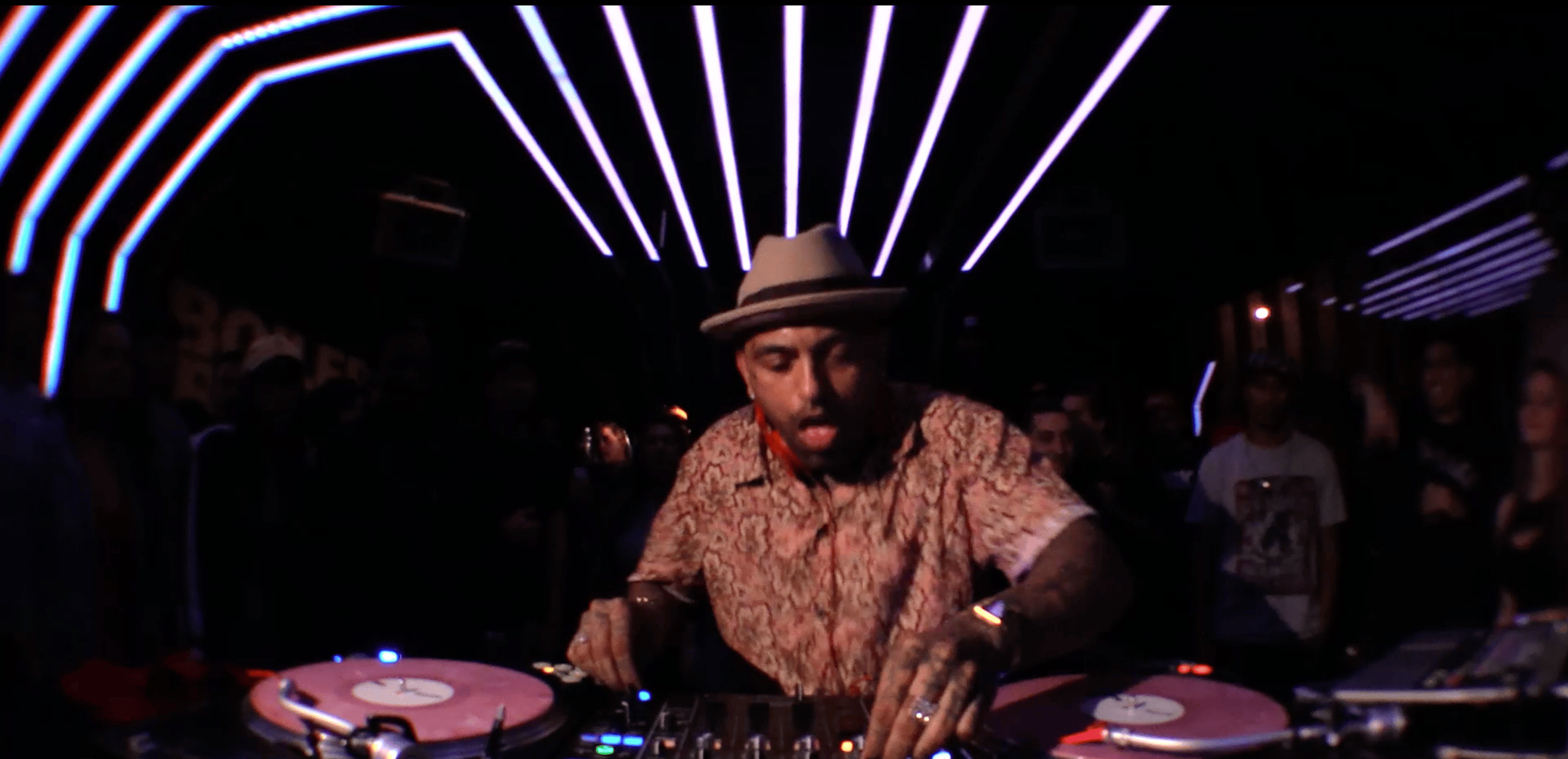 Photo of set DJ Hadji.