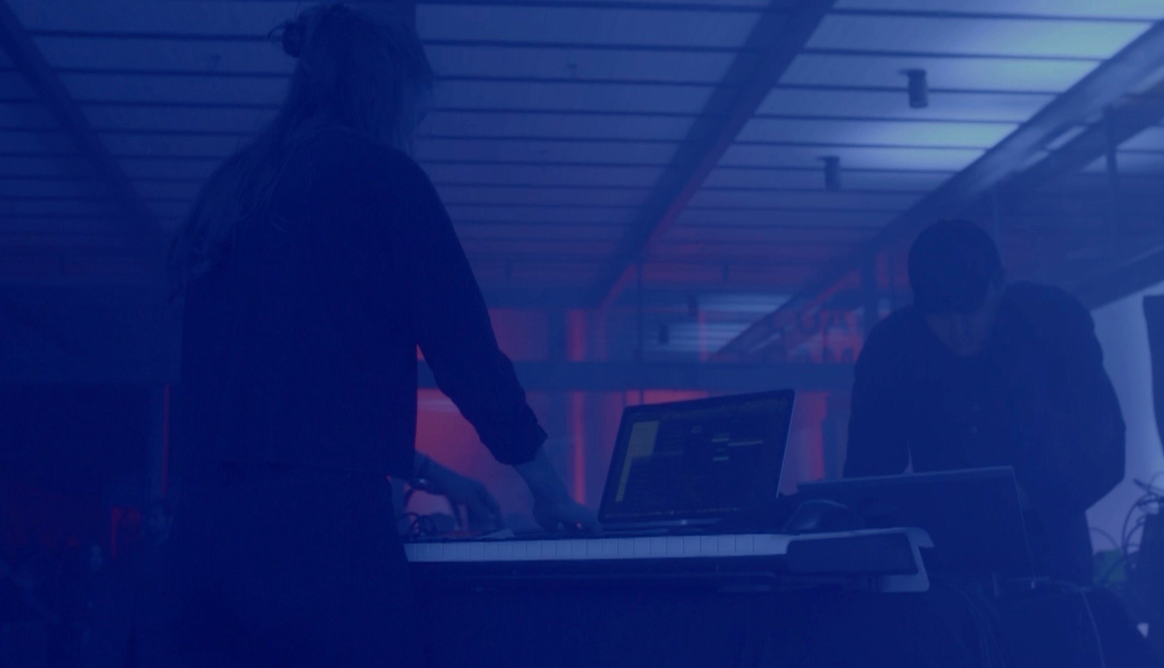 Photo of set Kara-Lis Coverdale & LXV.