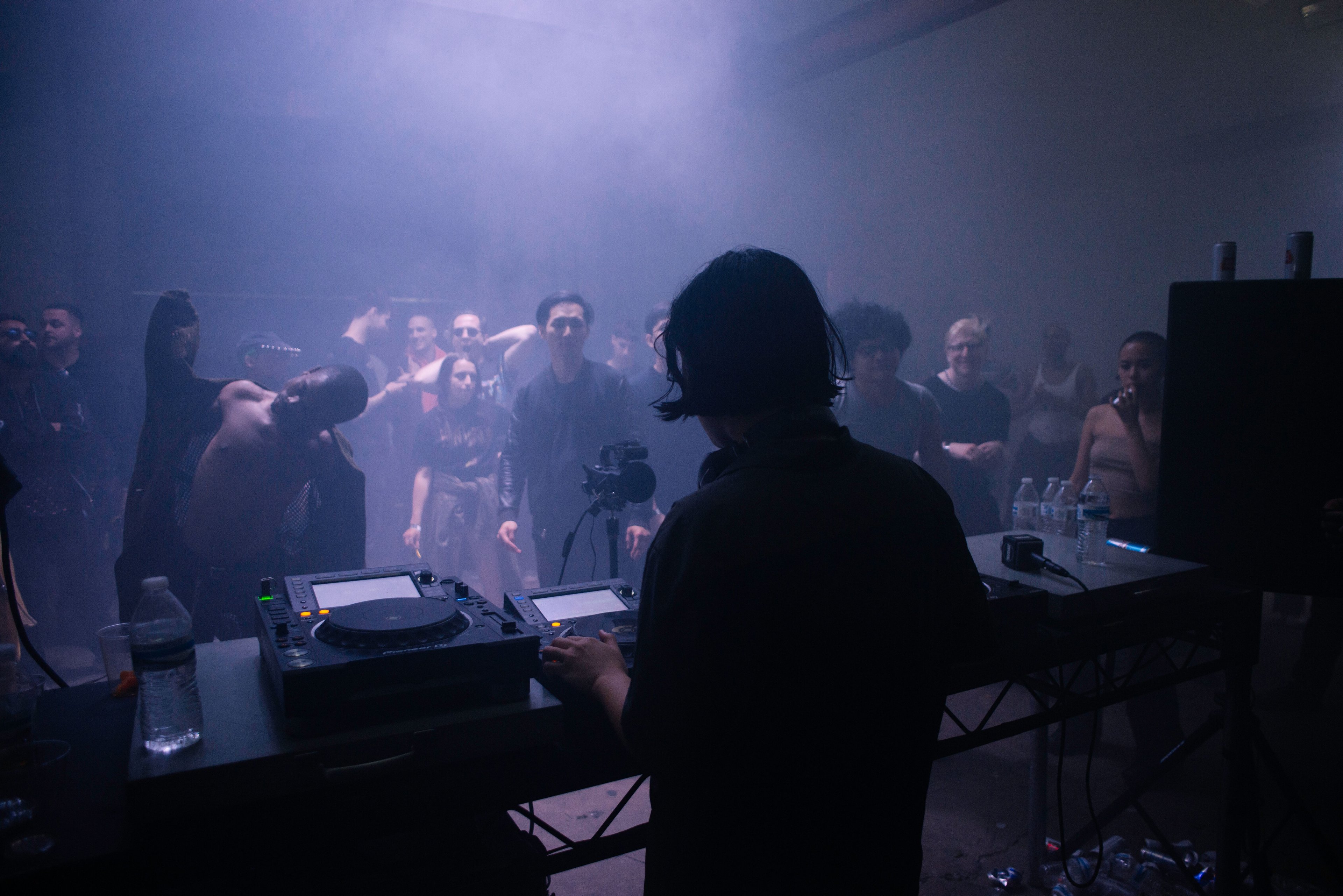 Photo of set LYDO.