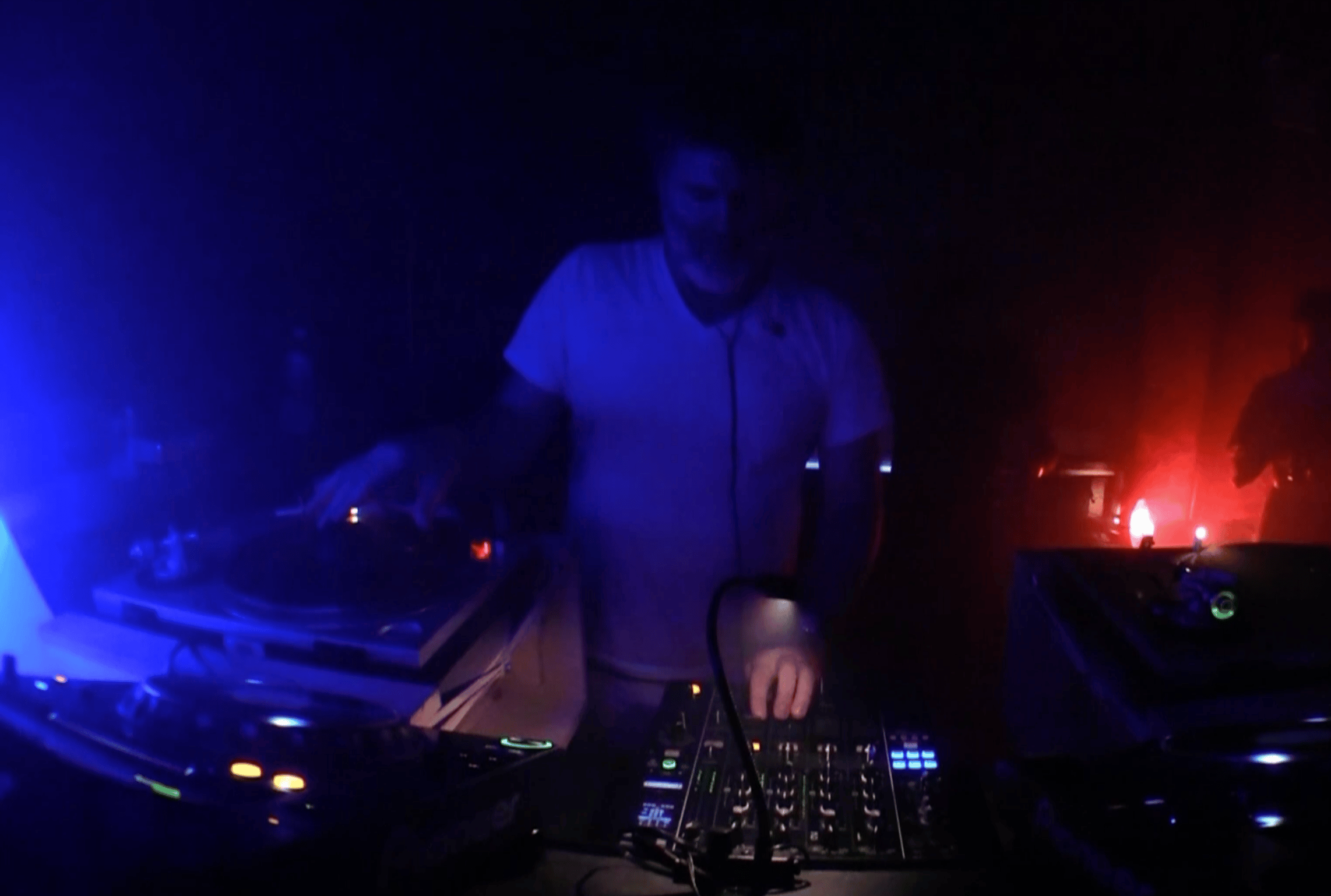 Photo of set James Murphy.