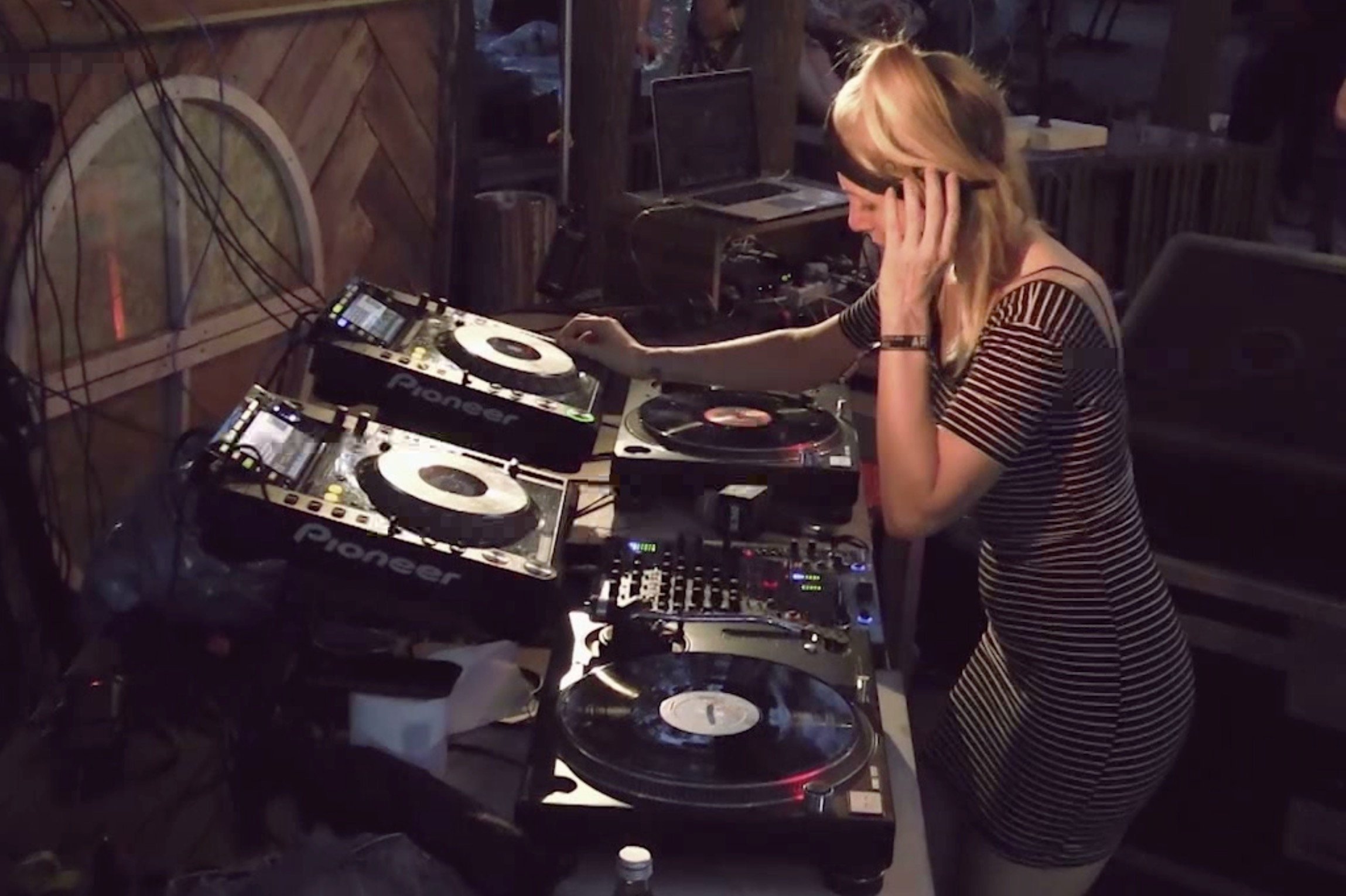 Photo of set Ellen Allien.
