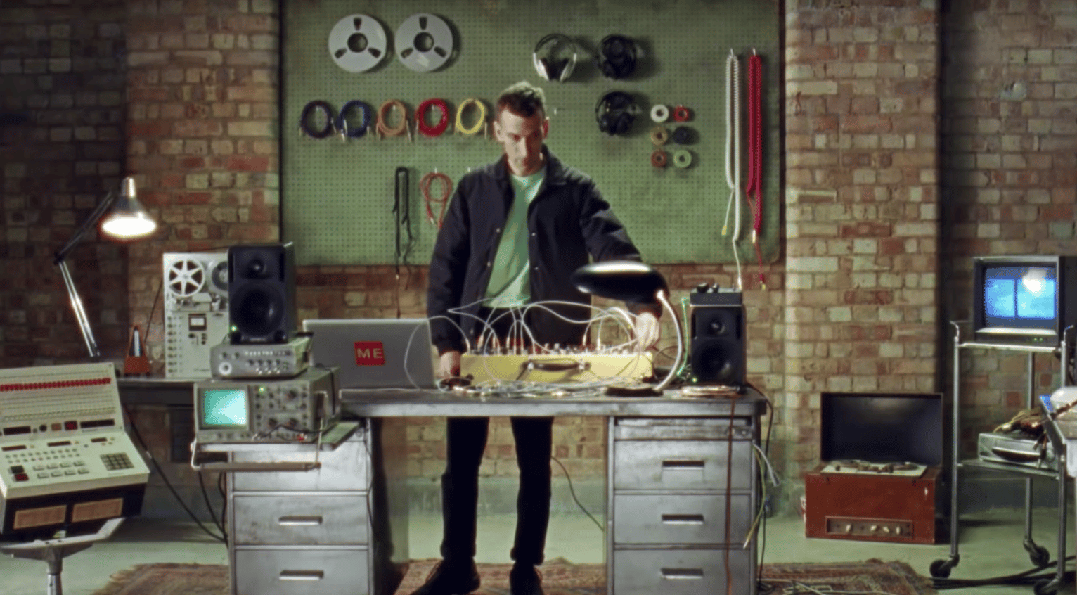 Photo of set Distortion with Not Waving | The Science of Sound.