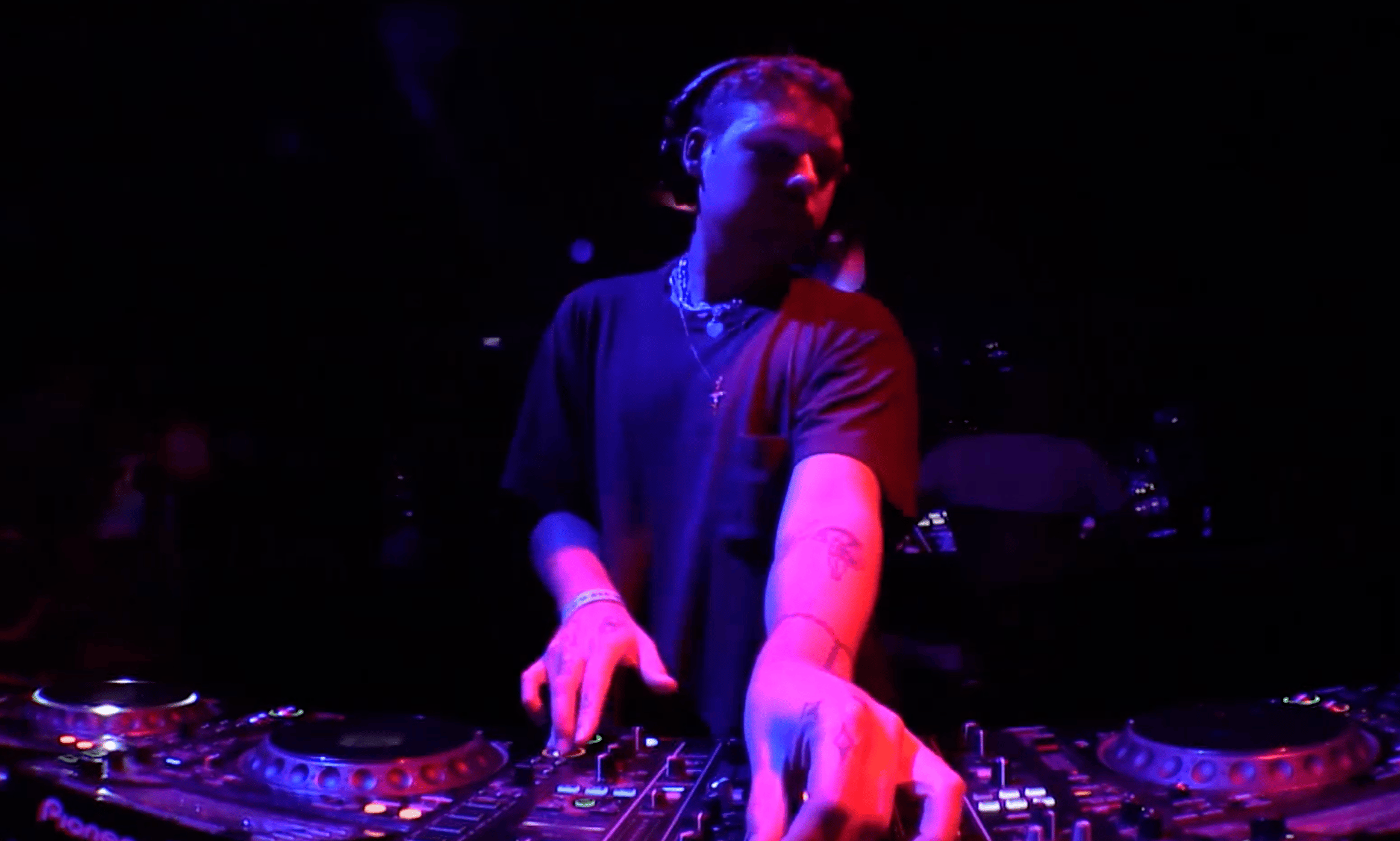 Photo of set DJ Bebe.