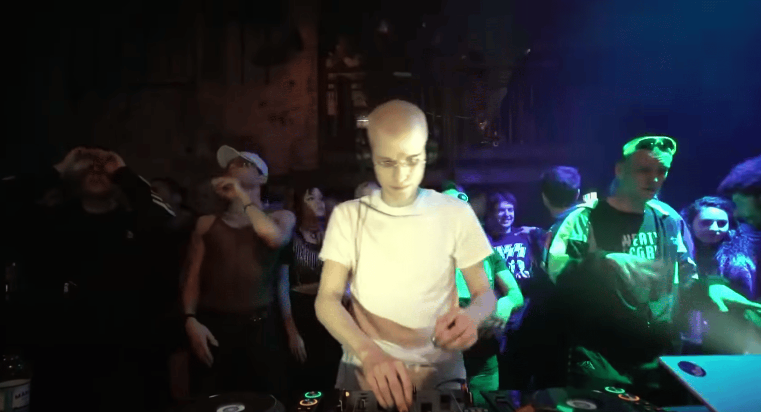 Photo of set DJ Mantis.