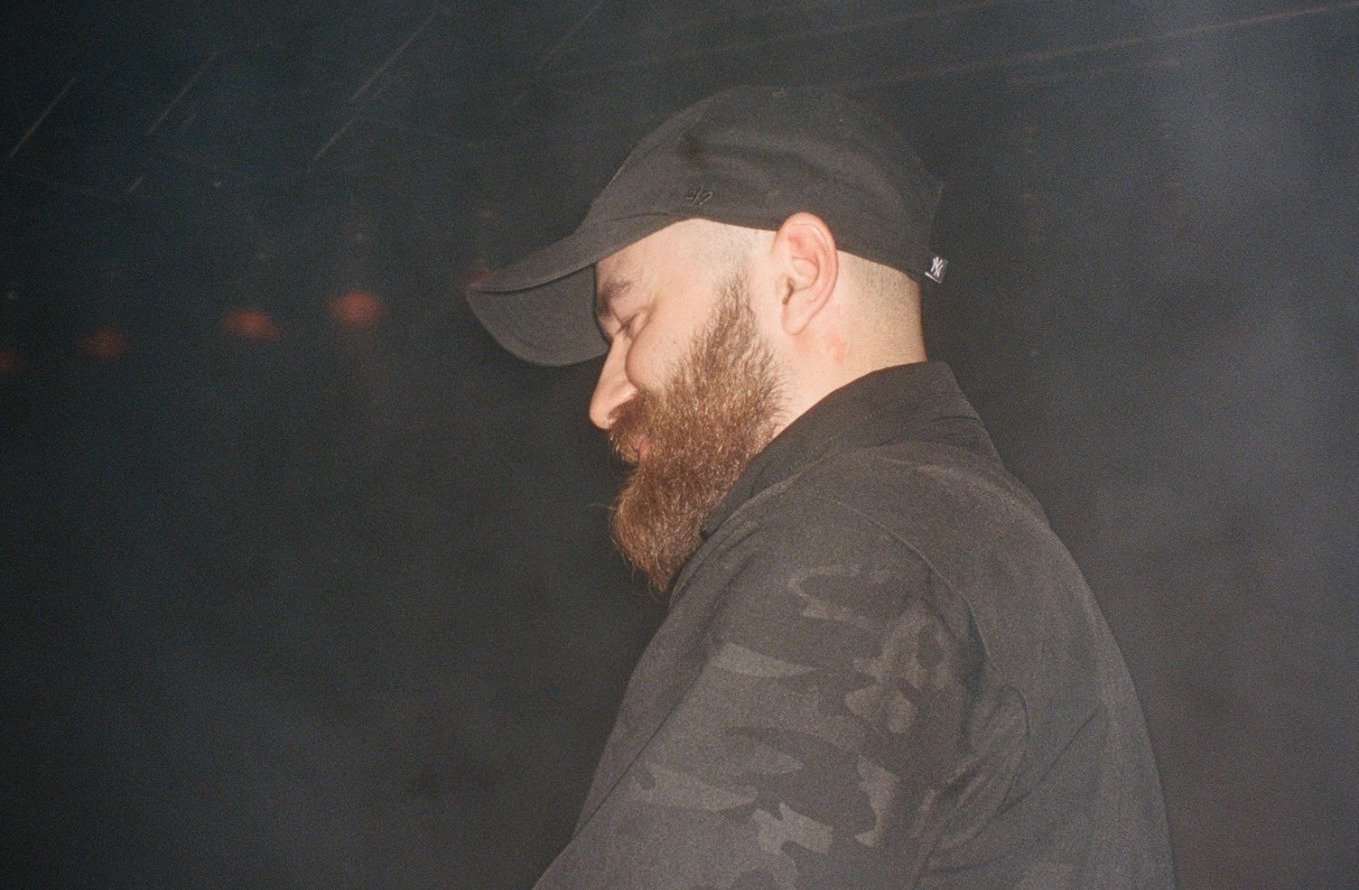 Photo of set Voin Oruwu.