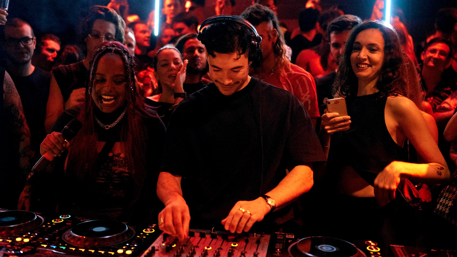 Photo of set Dax J.
