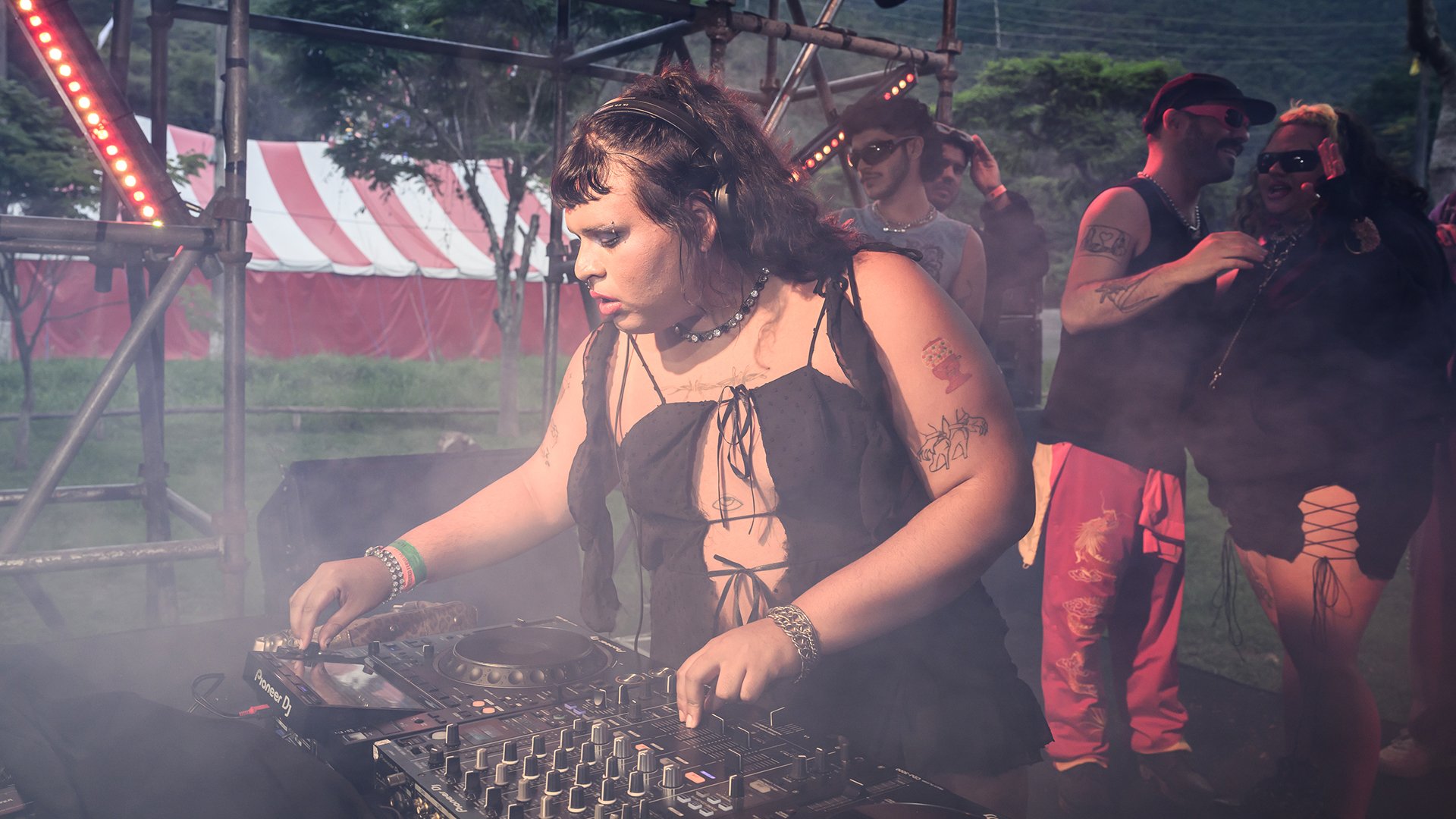 Photo of set Miss Tacacá.