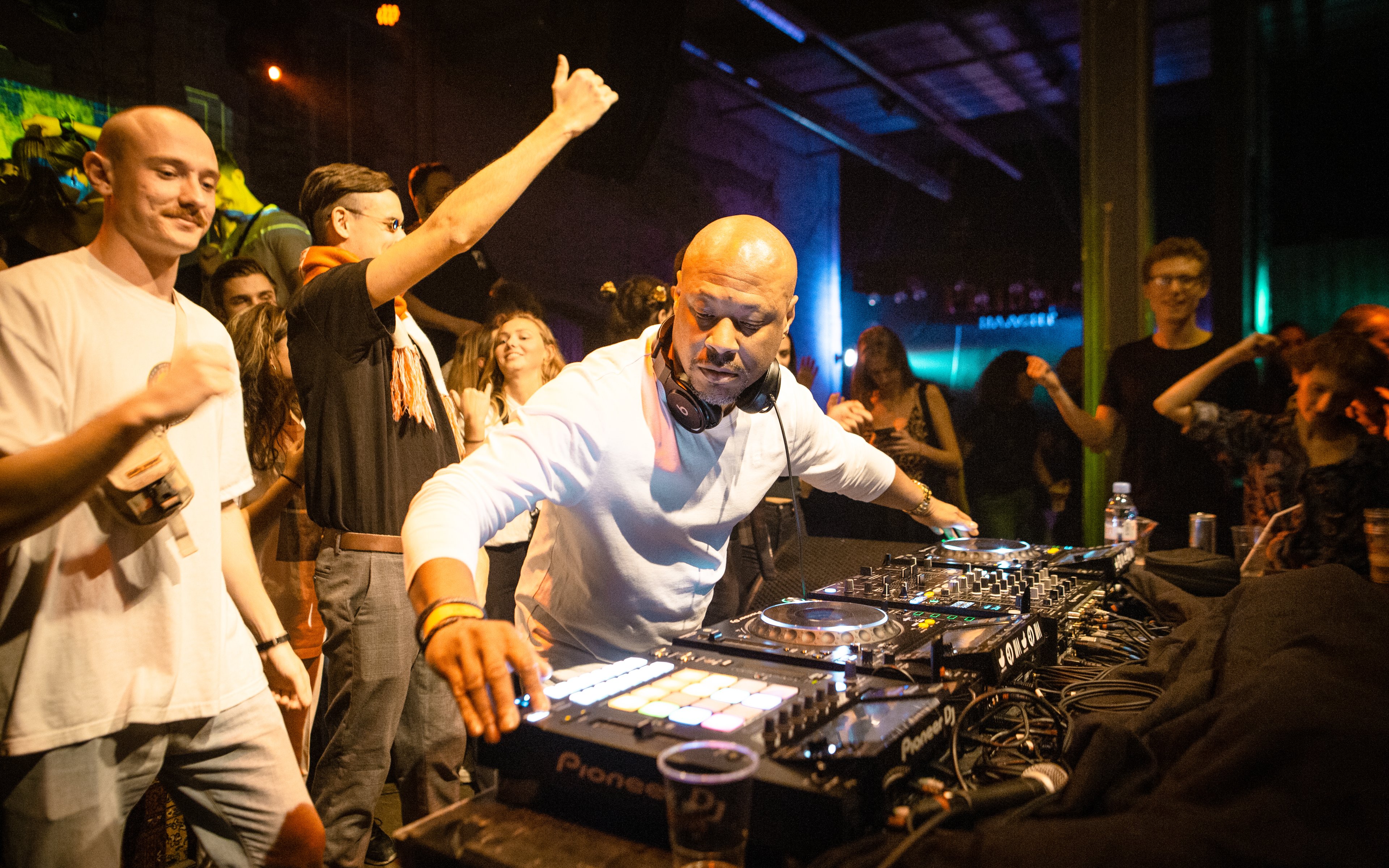 Photo of set Robert Hood.