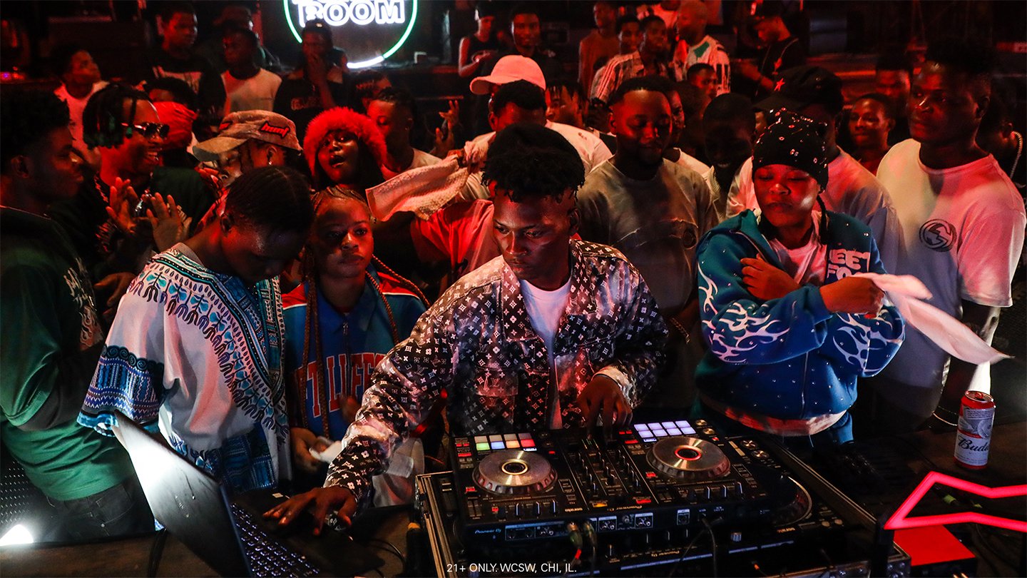 Photo of set DJ Tobzy.