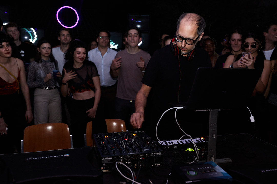 Photo of set µ-Ziq.