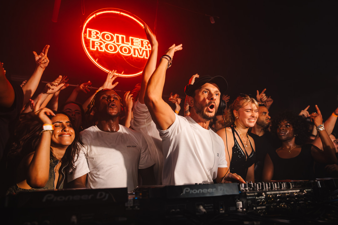 Photo of set Andy C.