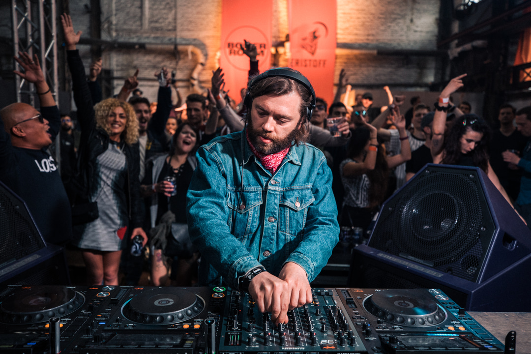 Photo of set Gerd Janson.