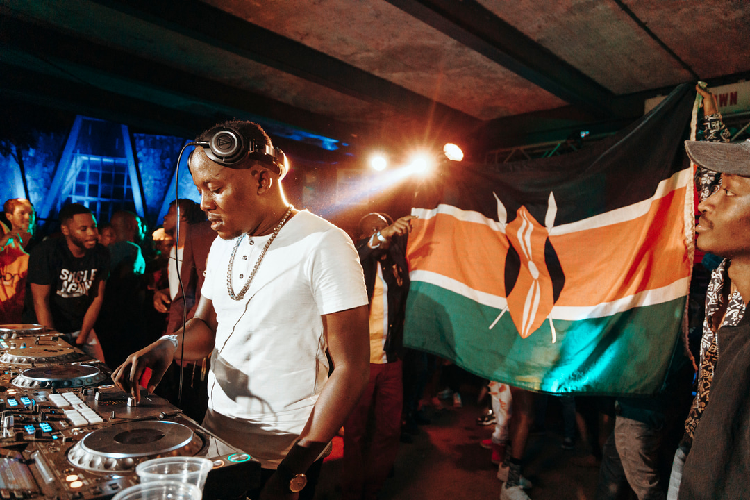 Photo of set DJ Tryce.