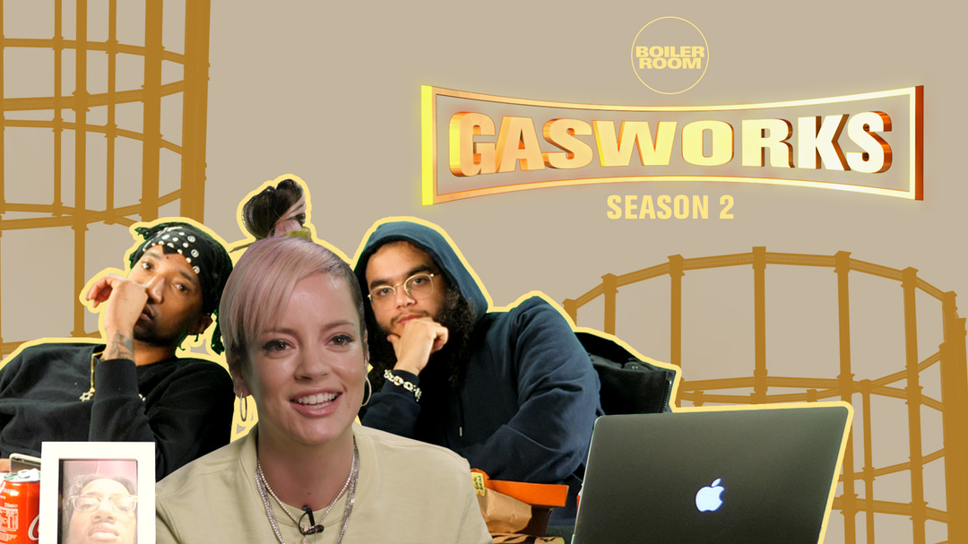 Photo of set Lily Allen.