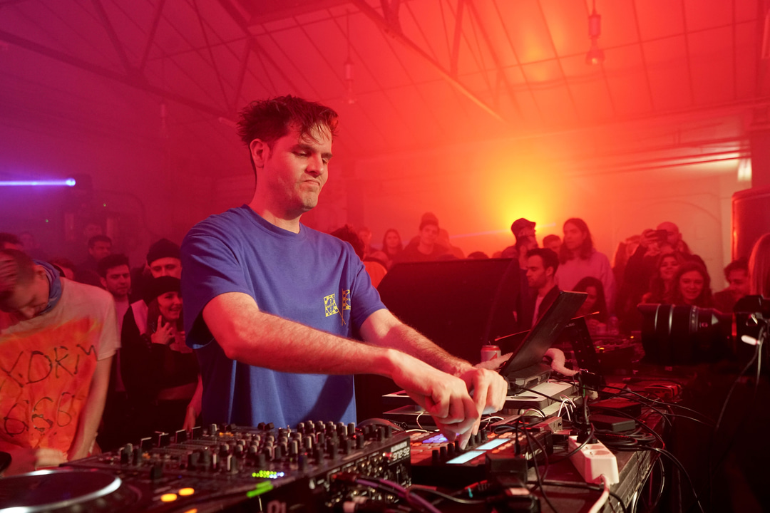 Photo of set HDMIRROR.